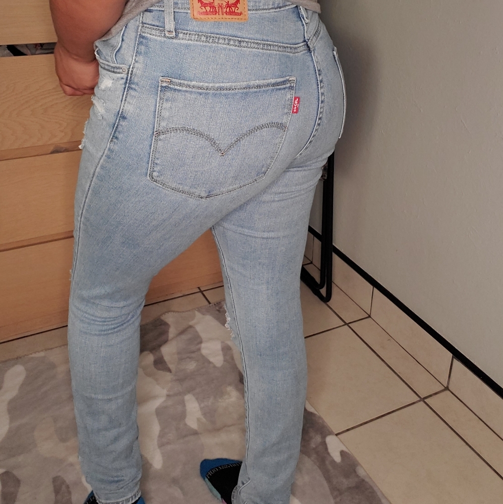 Levi High Rise Jeans